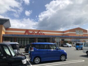 施設最寄りのスーパーです。買い物に便利です。