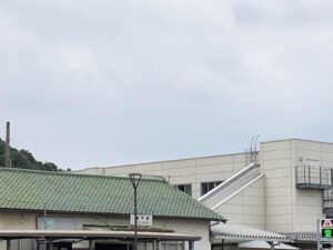 施設から徒歩で約10分程度の場所に瀬戸駅があります。車がなくても施設に行けます。