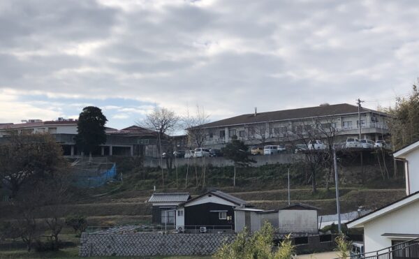 玉野市梶岡にある特別養護老人ホーム宗玉園の外観写真(2022年12月20日撮影)