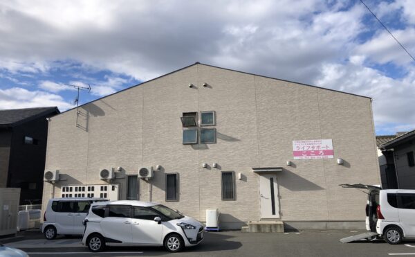 岡山市中区藤崎にあるサービス付き高齢者向け住宅「ライフサポートこころ」の外観写真(2022年10月18日撮影)