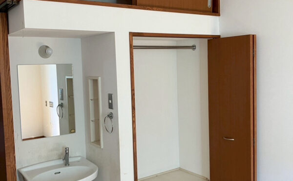 プラスチックの3段ボックスなどをプラスで持ち込む人も多い