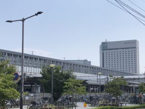 施設は岡山駅から徒歩圏内の好立地な場所にあります。