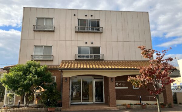 岡山市南区にあるサービス付き高齢者向け住宅サルピスあけびの外観写真(2022年10月30日撮影)
