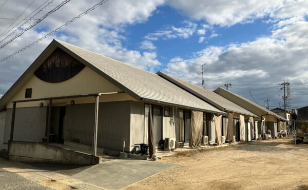 岡山市南区にある住宅型有料老人ホームレジデンシャルホームの外観写真(2022年10月30日撮影)