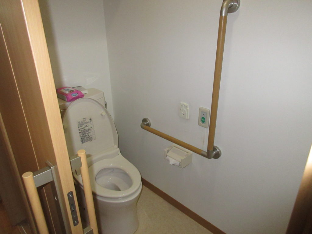 居室のトイレにはバーが備え付けられているので立ち上がりの際も安心です