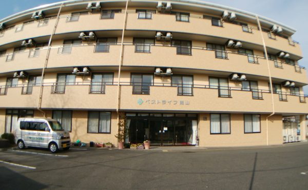 岡山市中区にある介護付き有料老人ホームベストライフ岡山のが正面玄関の写真