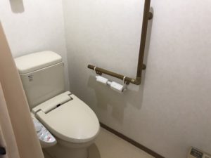 岡山市東区にあるグループホームでは各部屋にお手洗いが完備されているので、お体が不自由な方でも安心して部屋で過ごすことができます。
