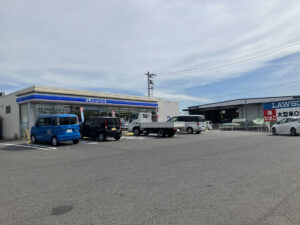 車で2分のところにあるローソン岡山トラックターミナル西店。ちょっとしたお買い物に便利。