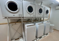 洗濯機と乾燥機があります。
