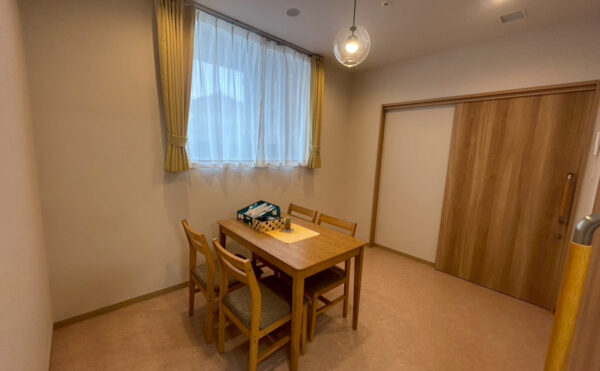 来客用の相談室。ゆっくりとお話することが可能です。